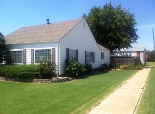 223 N Main St, Medford, OK 73759