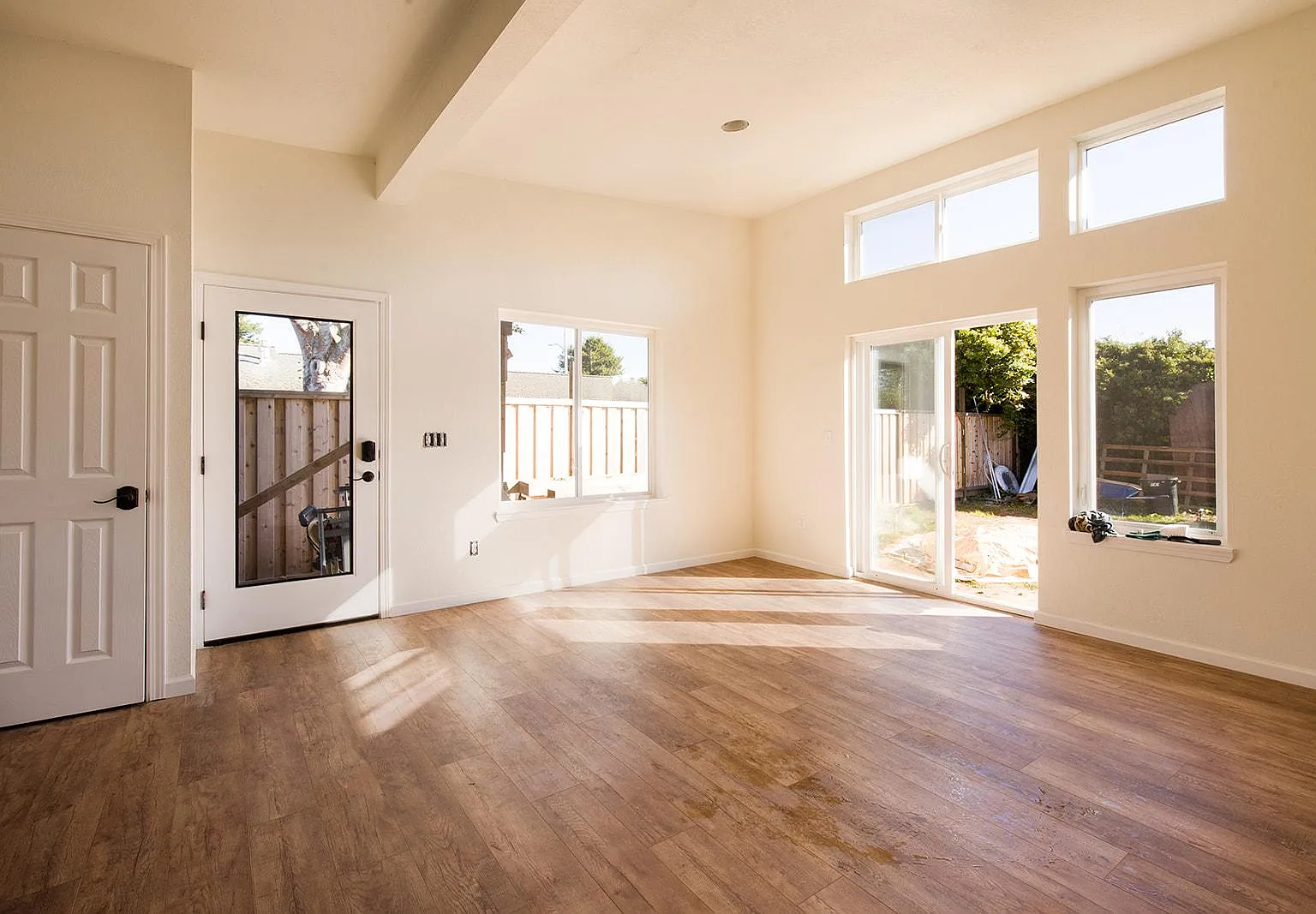 2 bed, 900 sqft, $2,300 — Photo 3