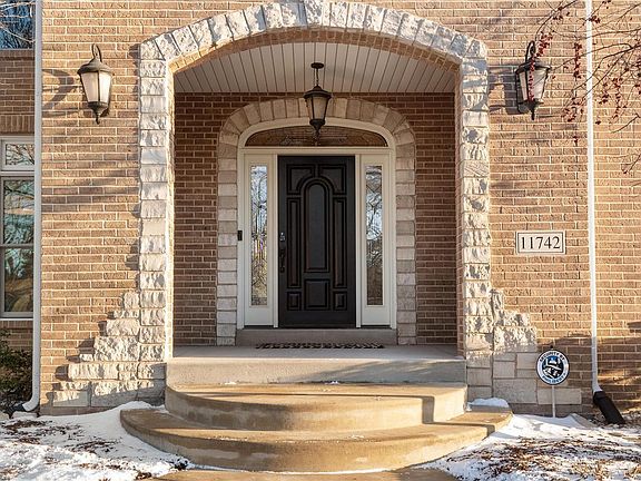 4th image of 11742 Brookbend Dr