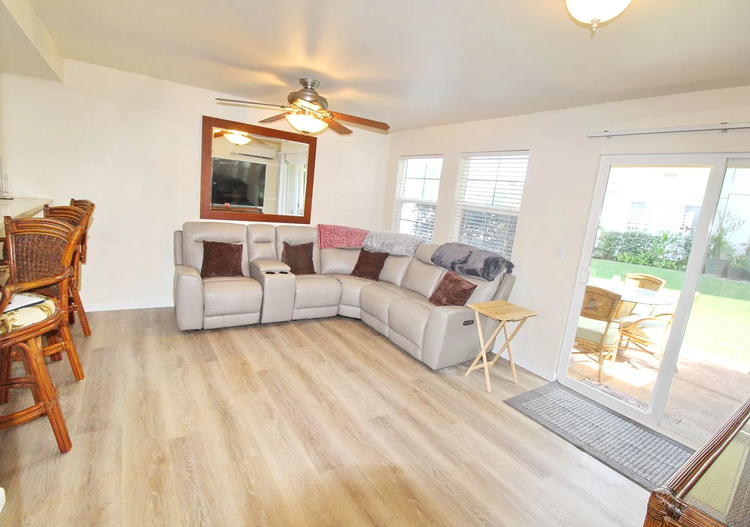 Nicely Remodeled and Furnished 2 Bed 2 Bath - Villas at Kenolio - Complex Pool, Jacuzzi, and Gym — Photo 4