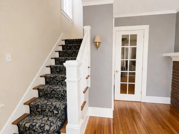 31 Somerset Street, Wethersfield, CT 06109