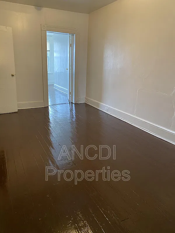 3 bed, 2.0 bath, 1000 sqft, $1,700 — Photo 4
