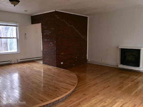 4th image of 5012 Vernon Blvd