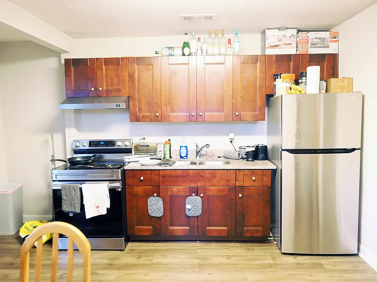 126 Alexander St — Photo 31