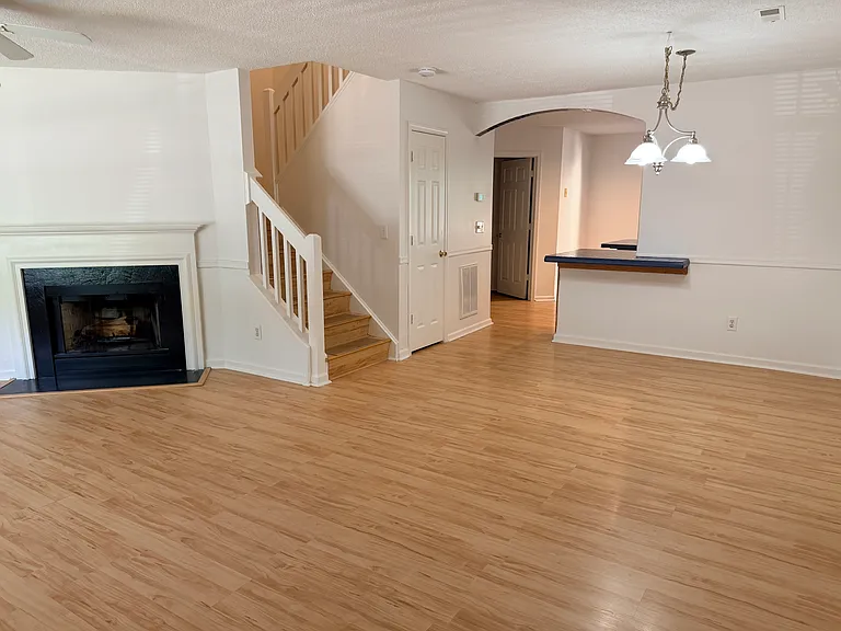 9307 Four Mile Creek Rd — Photo 2