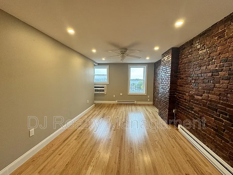 307-309 North St #7 — Photo 4