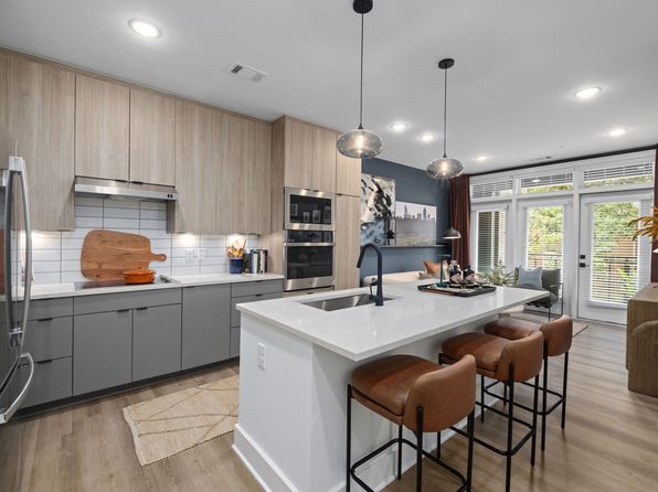 605 Halifax St #313