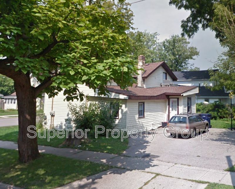 1st image of 525 1/2 Cherry St