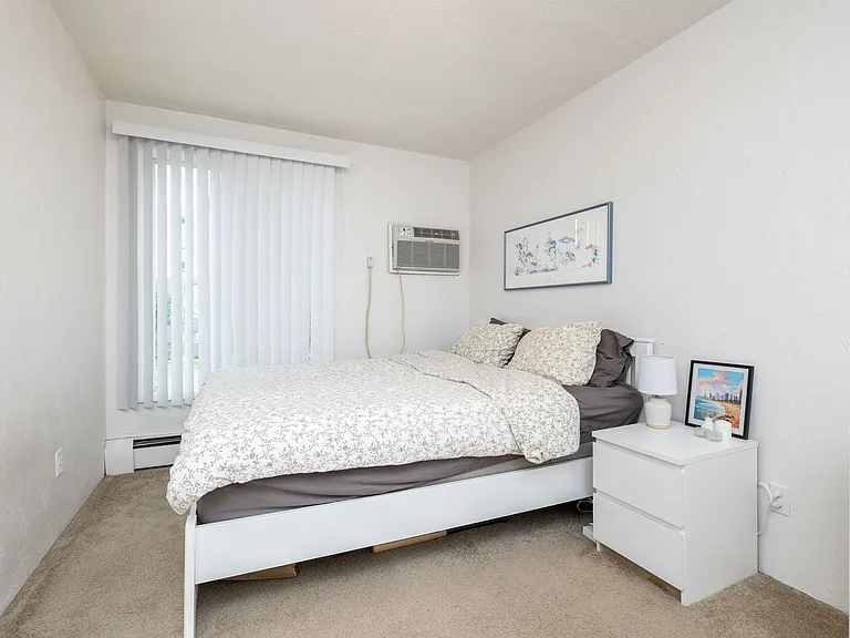 Campus East Apartments: Your Perfect Home Near U of M Twin Cities! — Photo 15