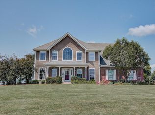 W279N5723 Walnut Grove Dr, Lisbon, WI 53089