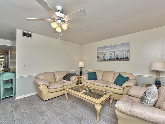 4th image of 7360 Glenmoor Ln #208
