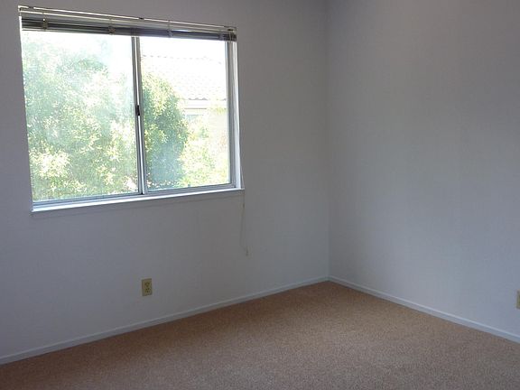 5th image of 1557 Mission Springs Cir