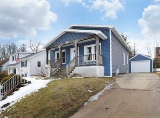 909 Dewey St, Manitowoc, WI 54220