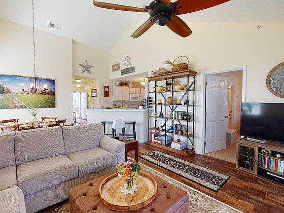 4th image of 4916 Twin Pond Ct Unit 202