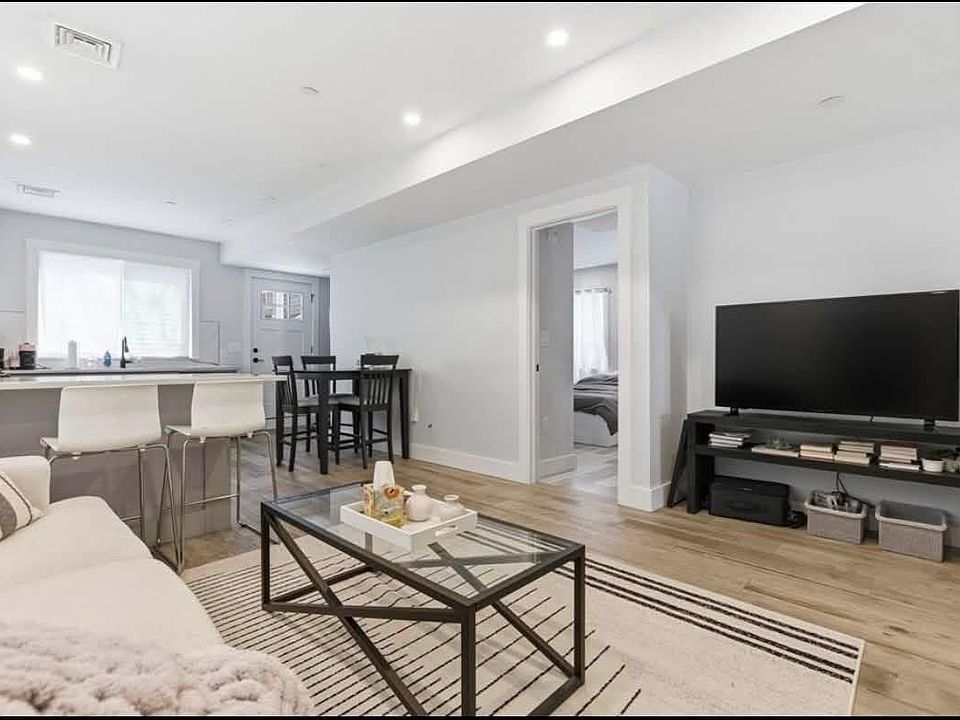 1st image of 61 Shepton St #1