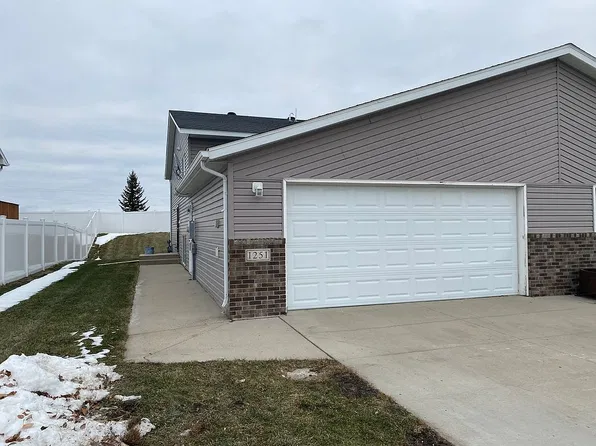 1251 4th St NW, West Fargo, ND 58078