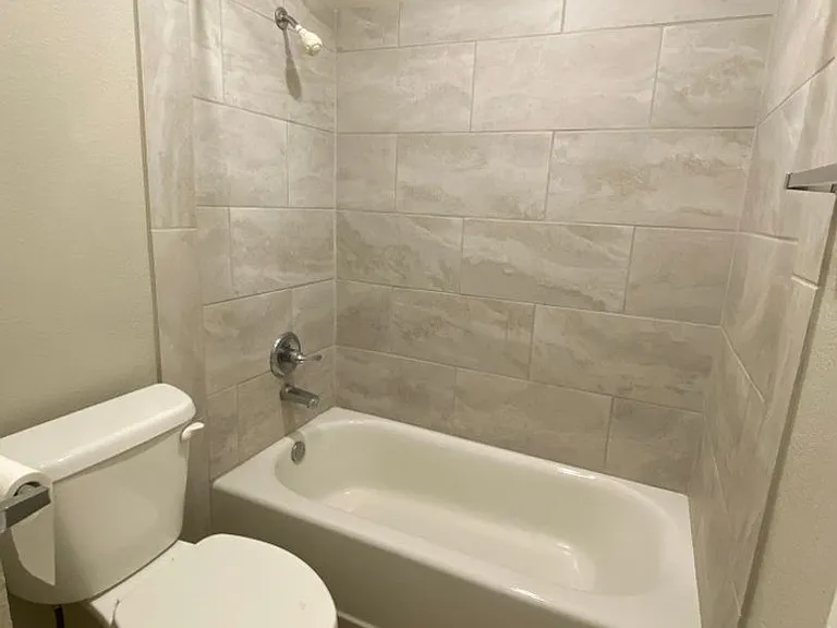 La Mesa Apartments — Photo 22