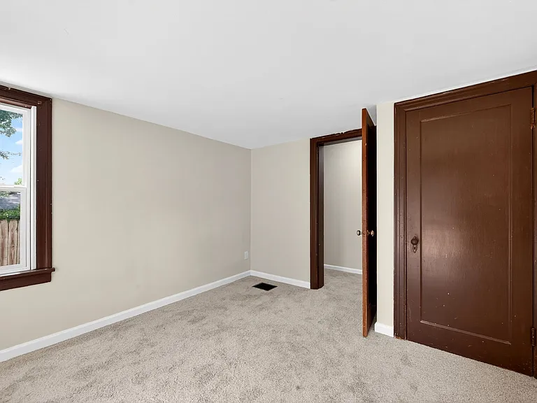 304 Bayless Ave — Photo 12