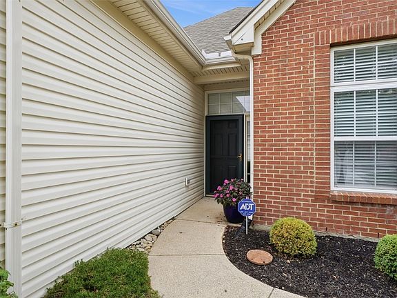 3rd image of 3950 Sandtrap Cir