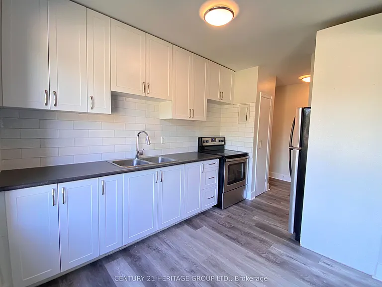174 Grove St E #3 — Photo 6