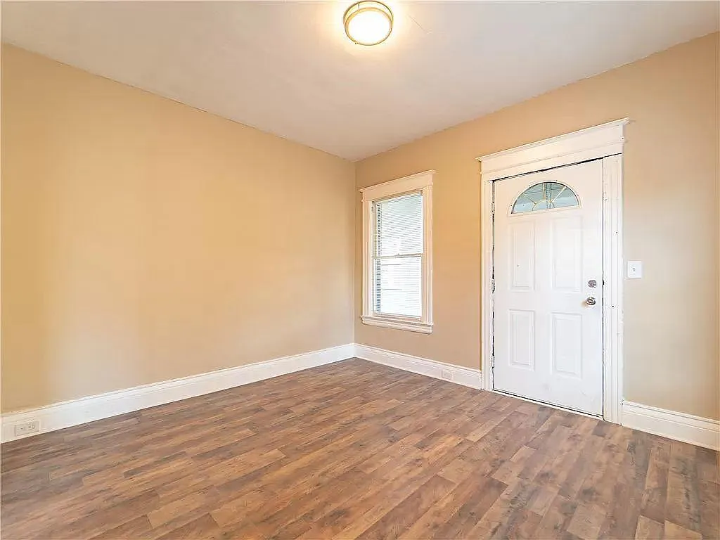 2 bed, 2100 sqft, $1,650 — Photo 2
