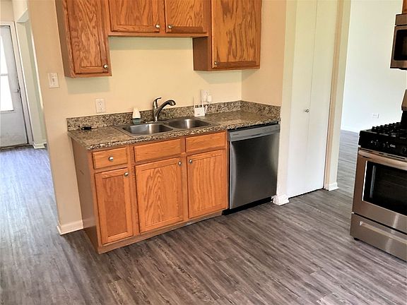 4th image of 22435 Imperial Dr