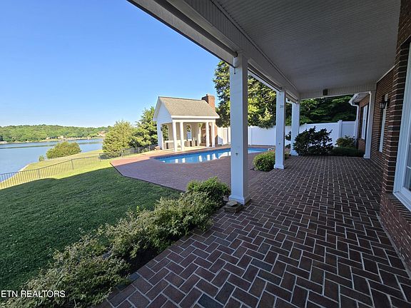4th image of 903 Frontier Cir