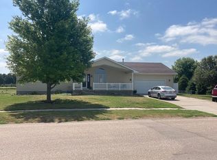 1312 Hillcrest Dr, Juniata, NE 68955