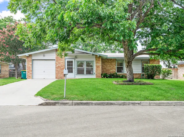 513 E Byrd Blvd, Universal City, TX 78148