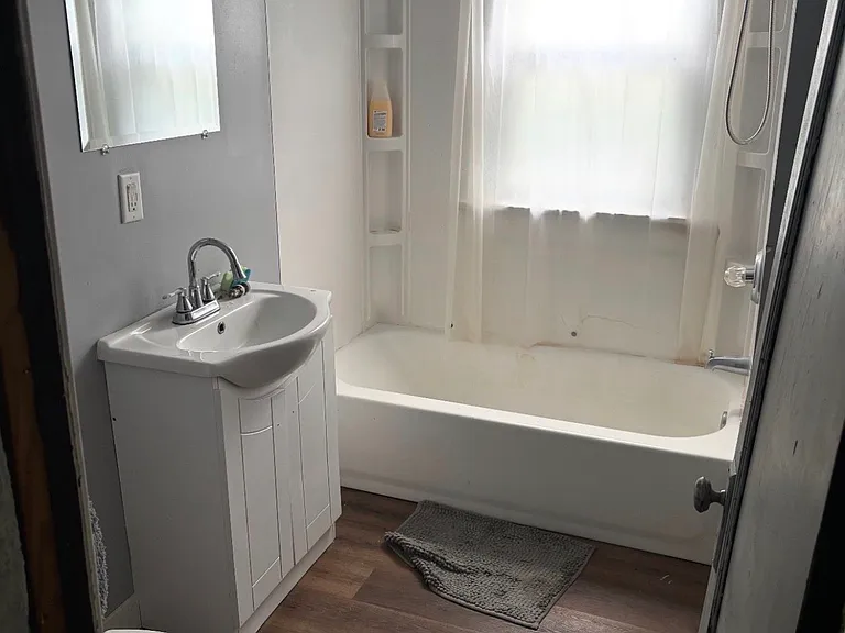 1365 E Walnut St — Photo 8