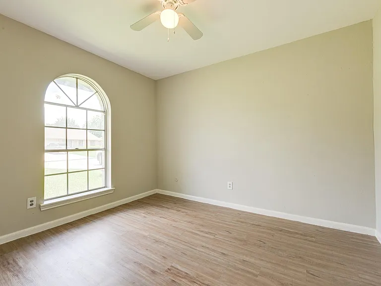2035 Deerhurst Ln — Photo 16