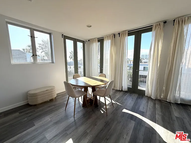 46 Rose Ave — Photo 18