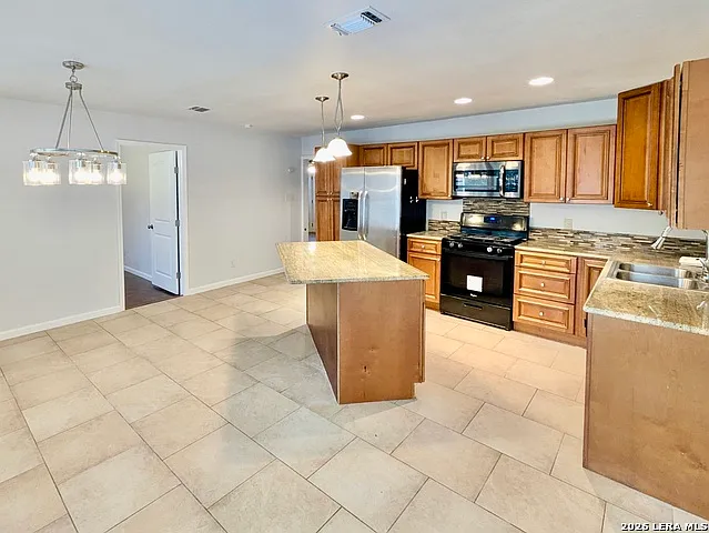 304 E Mistletoe Ave — Photo 4