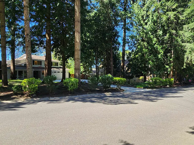 2417 Sahalee Dr W — Photo 2