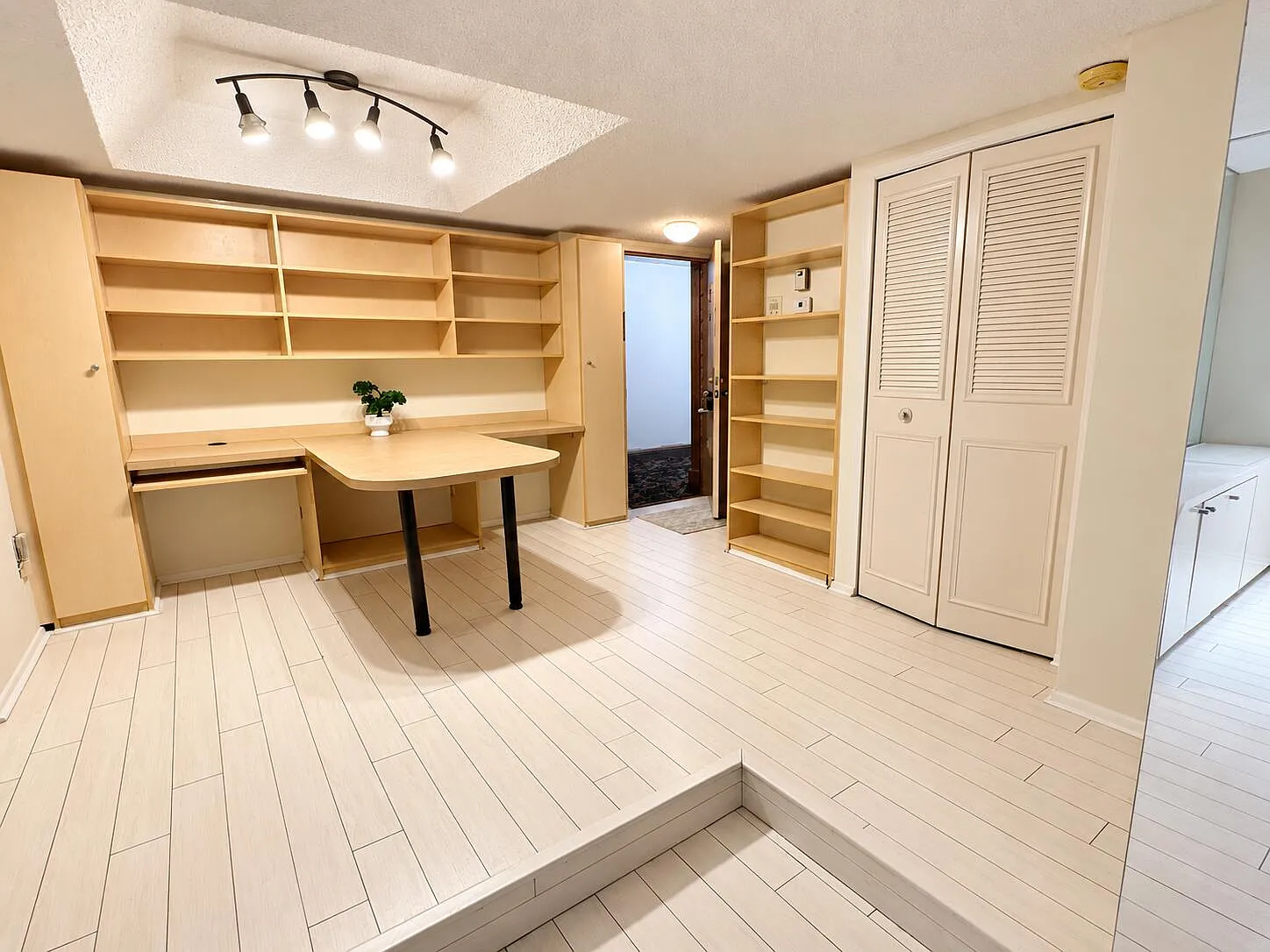 1 bed, 1.5 bath, 800 sqft, $1,580 — Photo 3