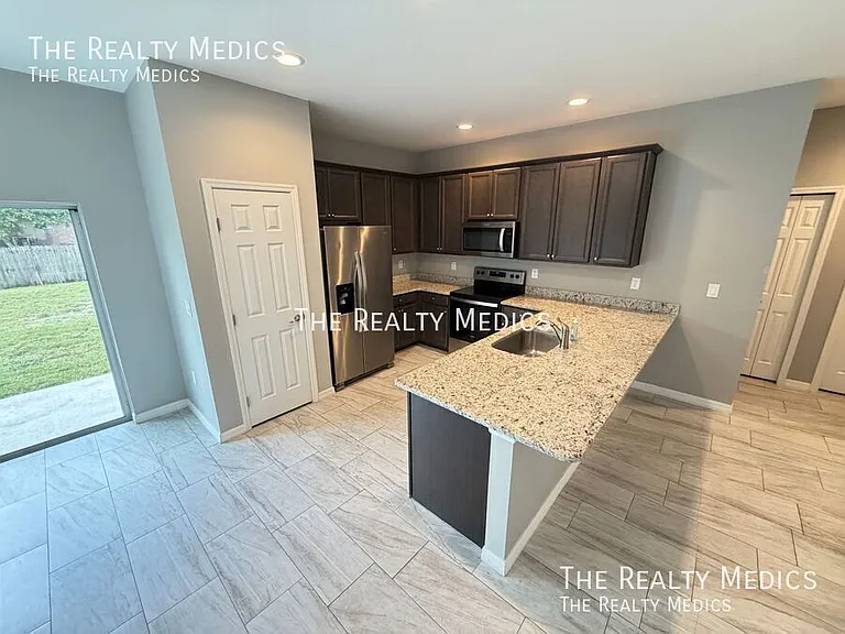 494 Harrison St SW — Photo 10