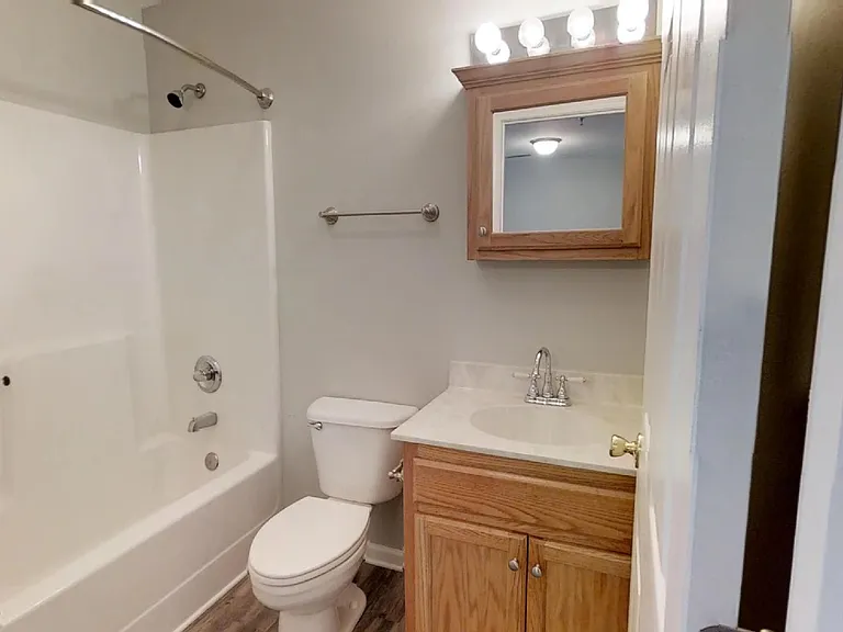 1555 W King St — Photo 25