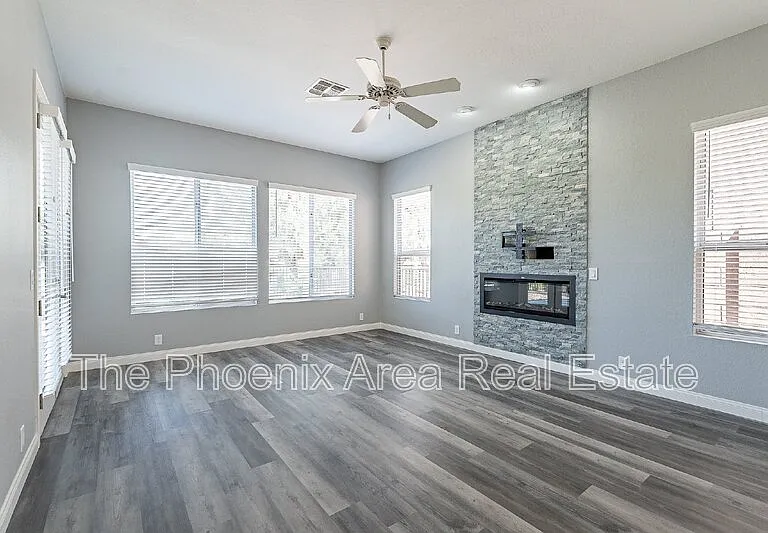 231 S Beverly St — Photo 16
