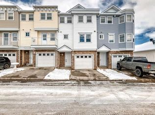 35 W Tucker Cir, Okotoks, AB T1S2J6