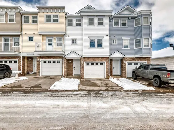 35 W Tucker Cir, Okotoks, AB T1S 2J6