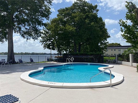 2nd image of 550 Killarney Bay Ct #5