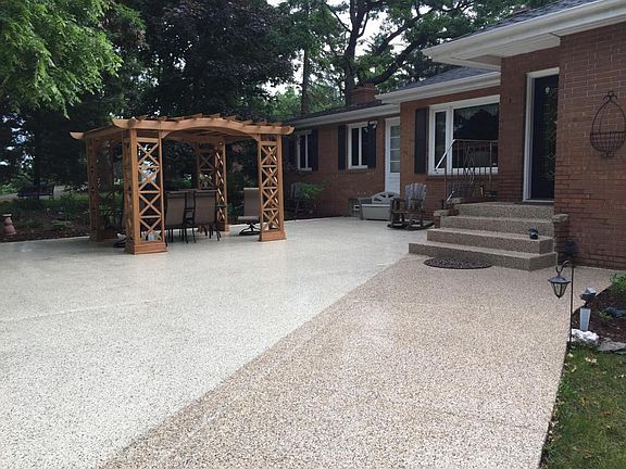 3rd image of 855 Burke Ct