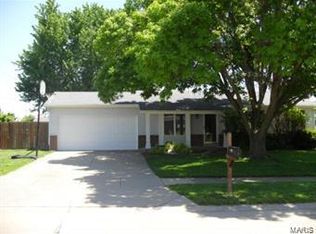 908 Redbud Ln, O'Fallon, MO 63366