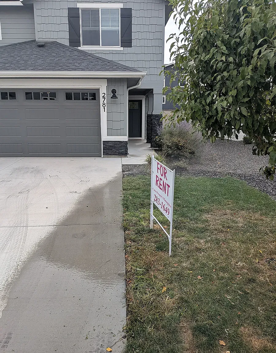 3 bed, 2.5 bath, 1851 sqft, $2,400 — Photo 1