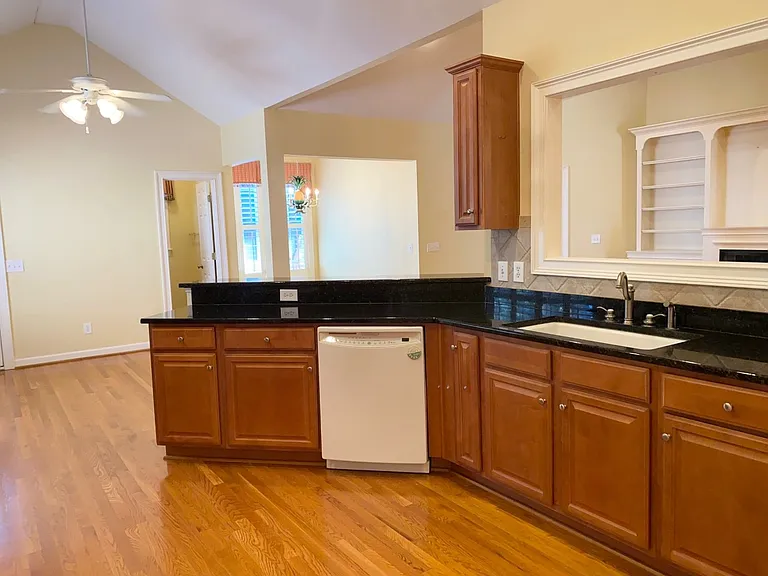 606 Trillium Ct — Photo 8