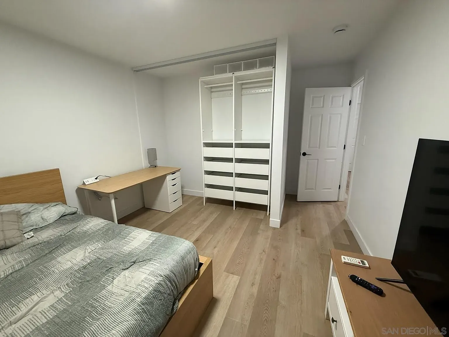 1 bed, 300 sqft, $1,250 — Photo 1