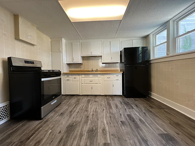1227 Elm St — Photo 8