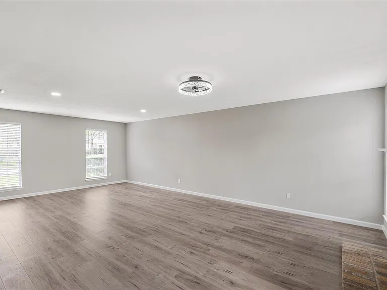 4523 Waterfall Way — Photo 7