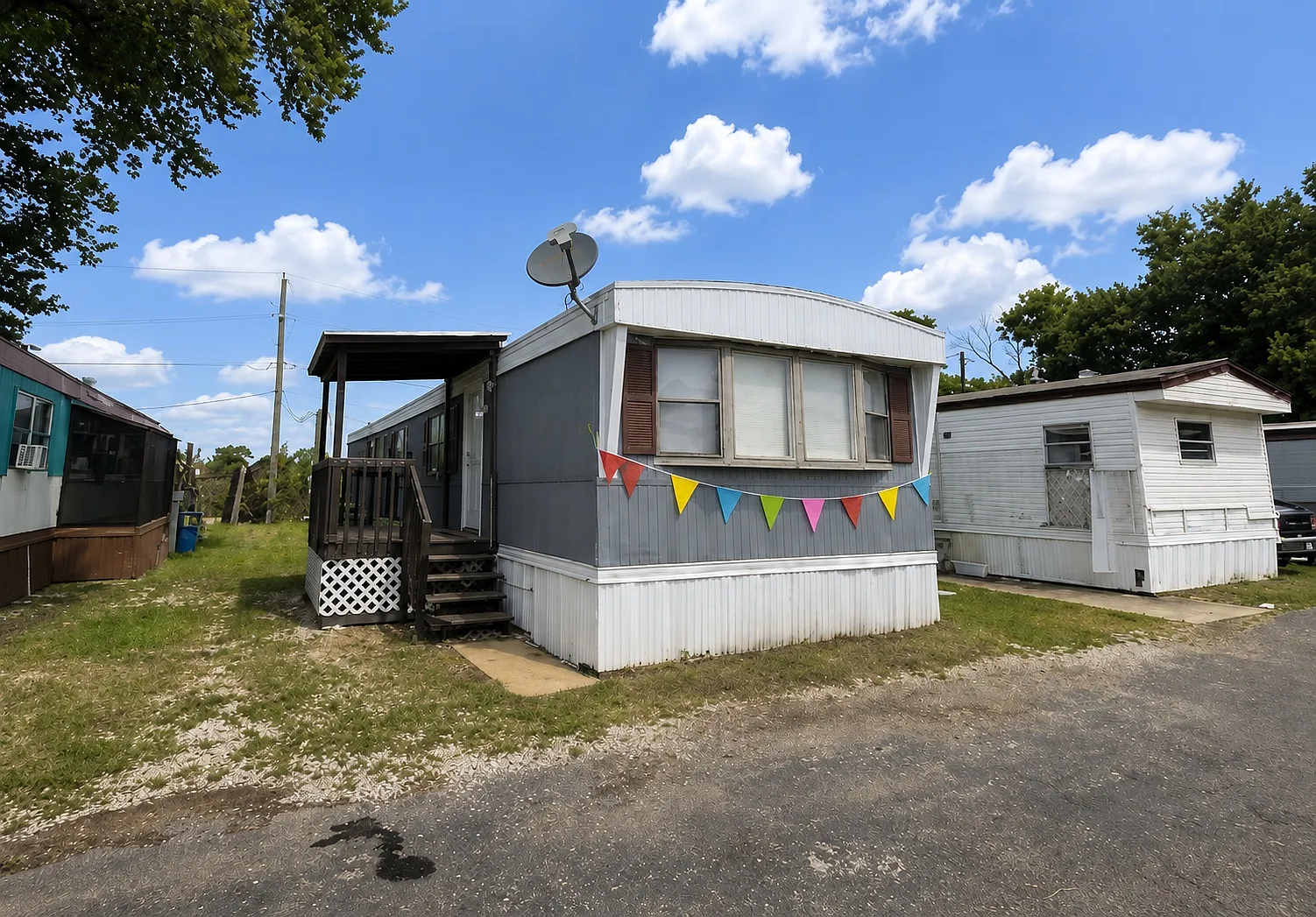 3 bed, 924 sqft, $782 — Photo 1