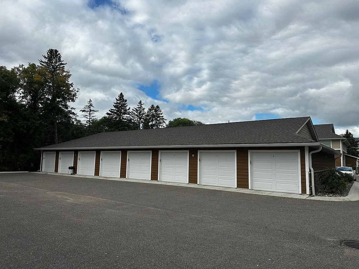 Building Photo - 916 6th Ave NE